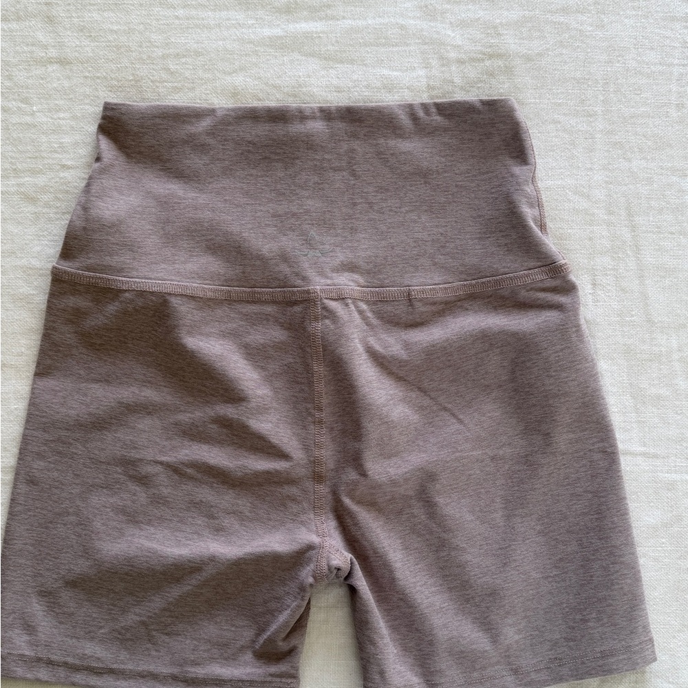 Beyond Yoga High-Waist Bike Shorts in Dusty Mauve